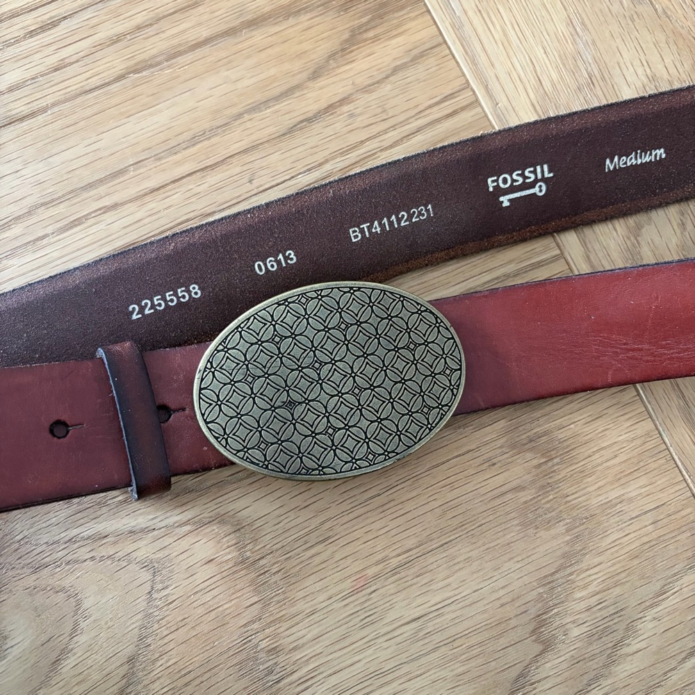 Fossil women’s western buckle brown leather belt